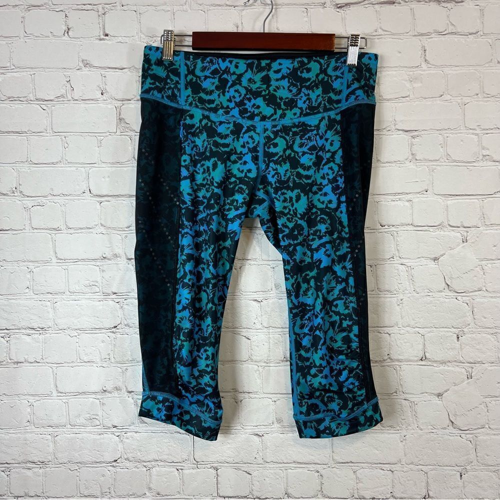 lululemon Stop At Nothing Crop Size 8 in Fleur Sombre Kayak Blue Dragonfly